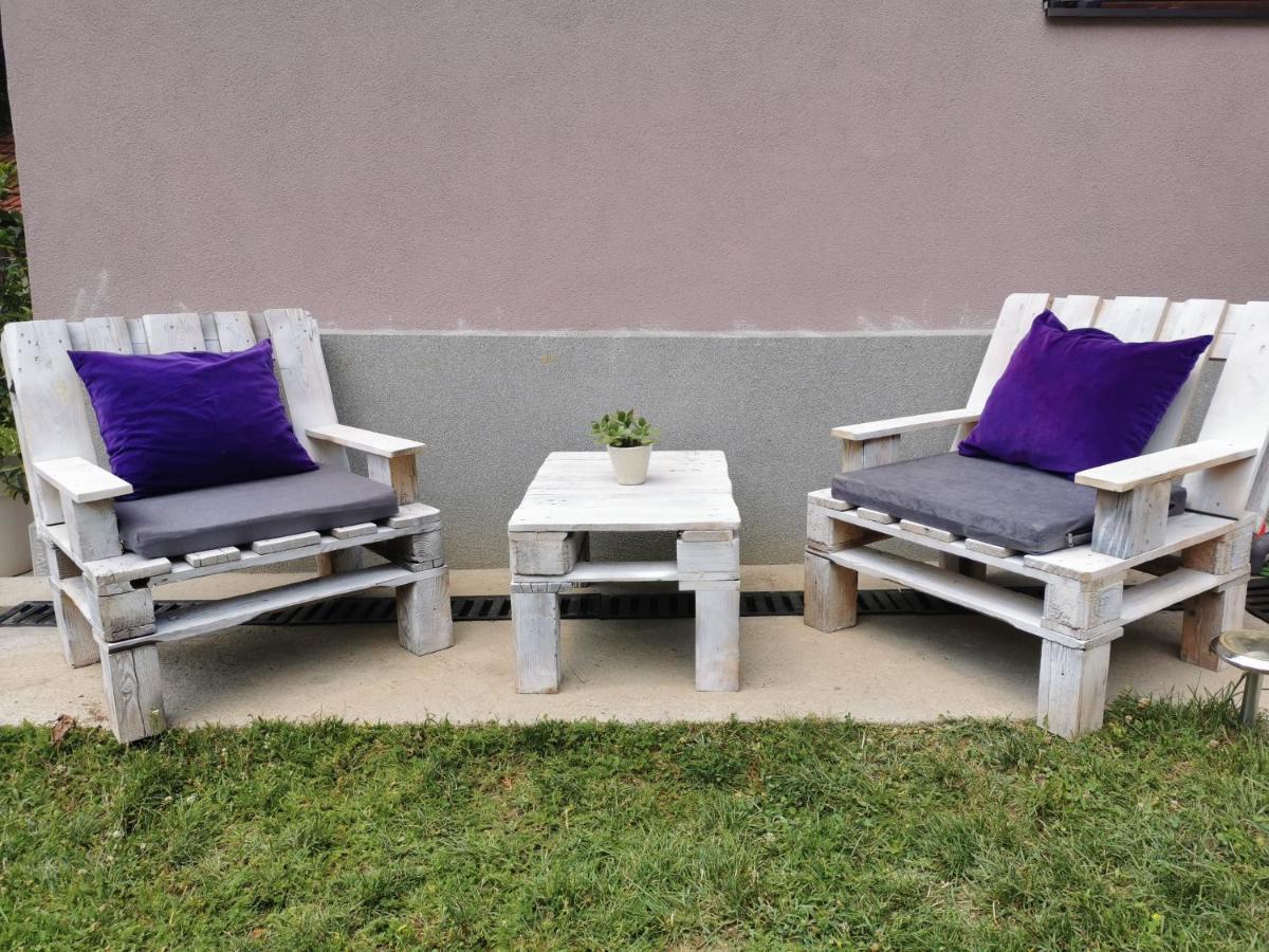 Apartmani La Grande Motte Vrdnik Exteriör bild