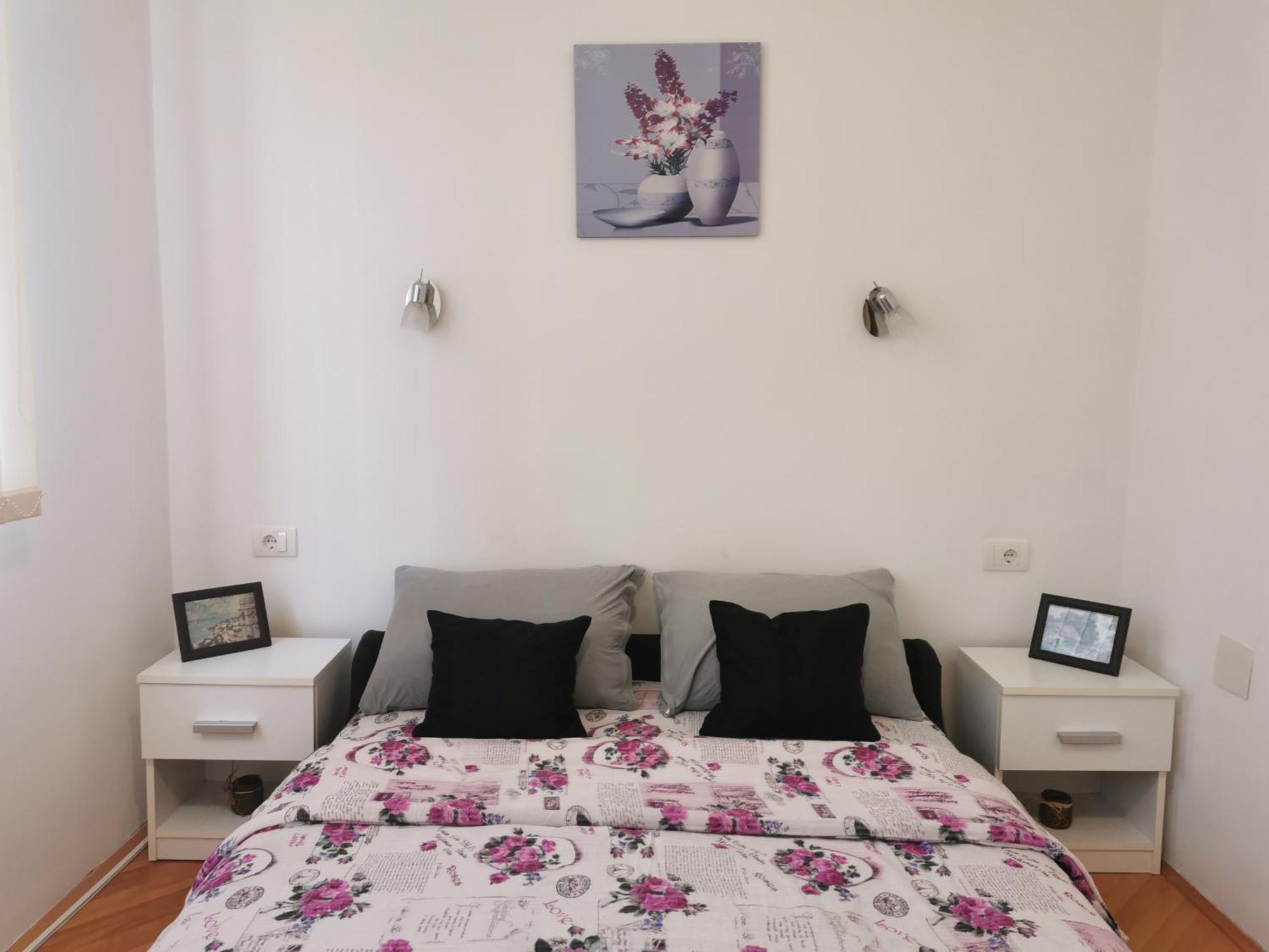 Apartmani La Grande Motte Vrdnik Exteriör bild