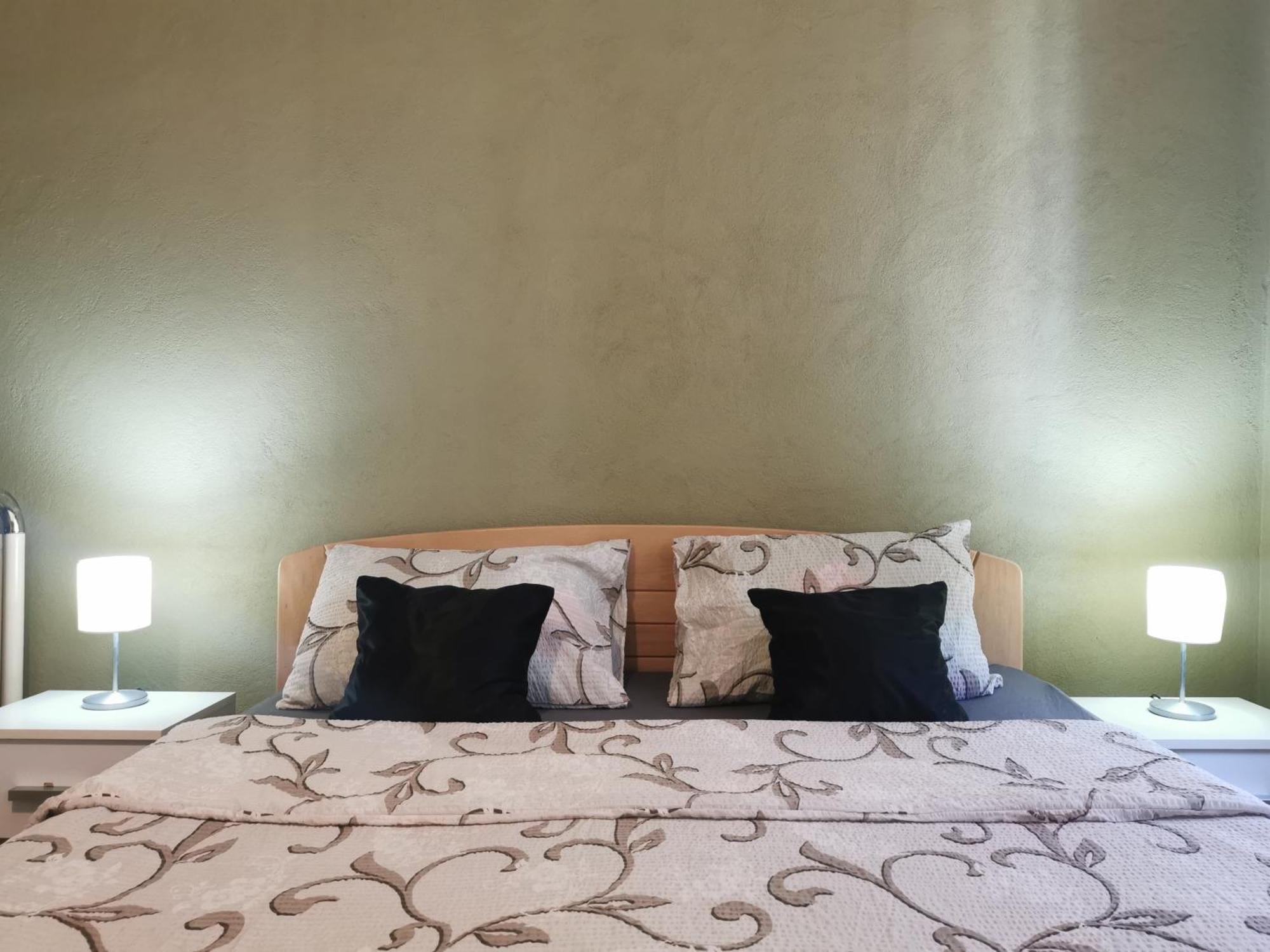 Apartmani La Grande Motte Vrdnik Exteriör bild