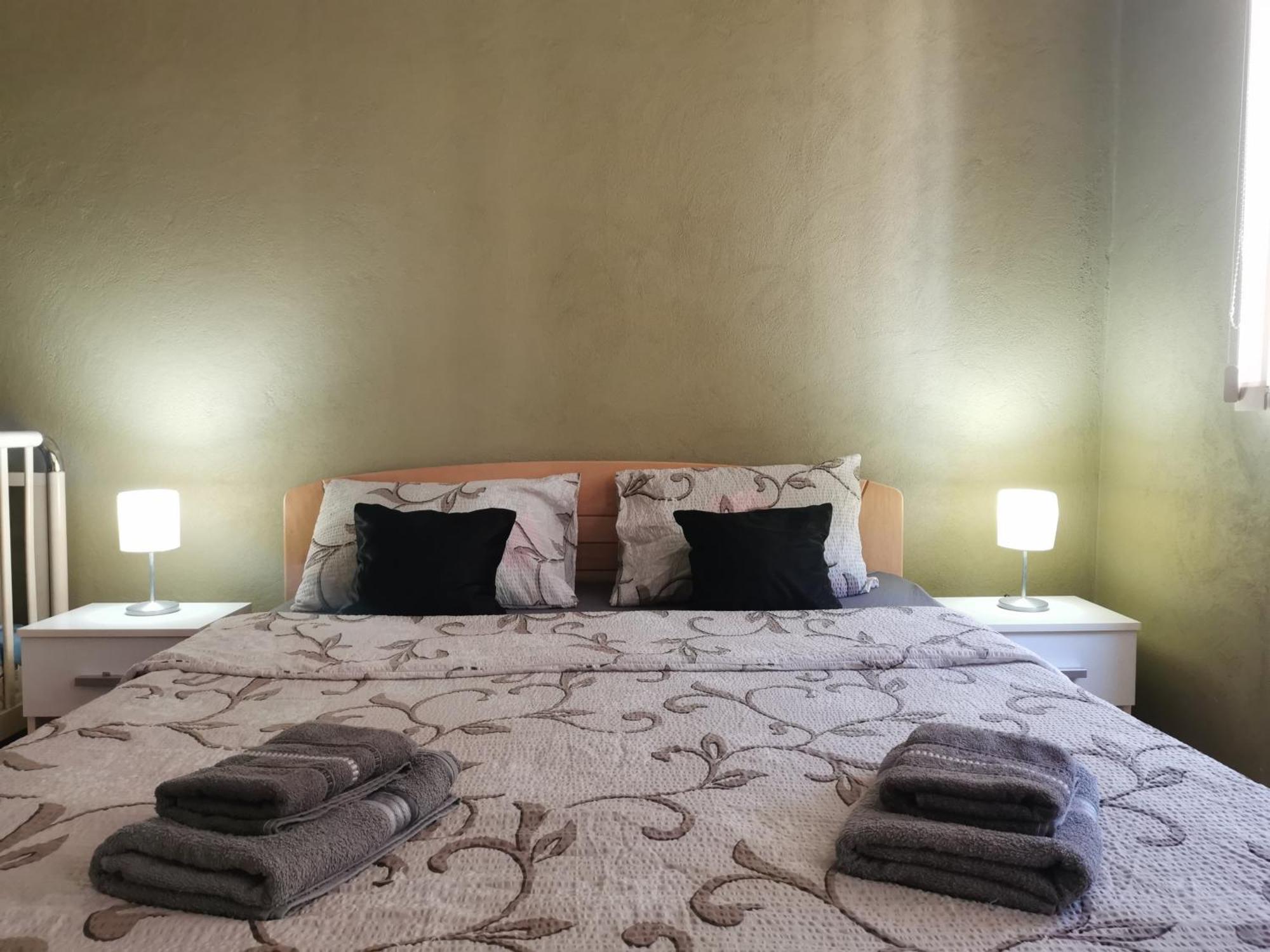 Apartmani La Grande Motte Vrdnik Exteriör bild