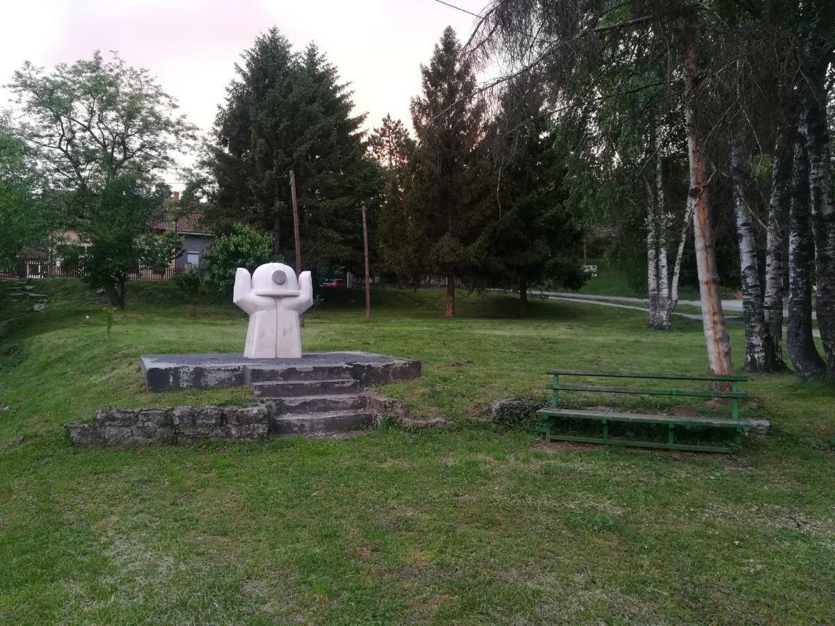 Apartmani La Grande Motte Vrdnik Exteriör bild
